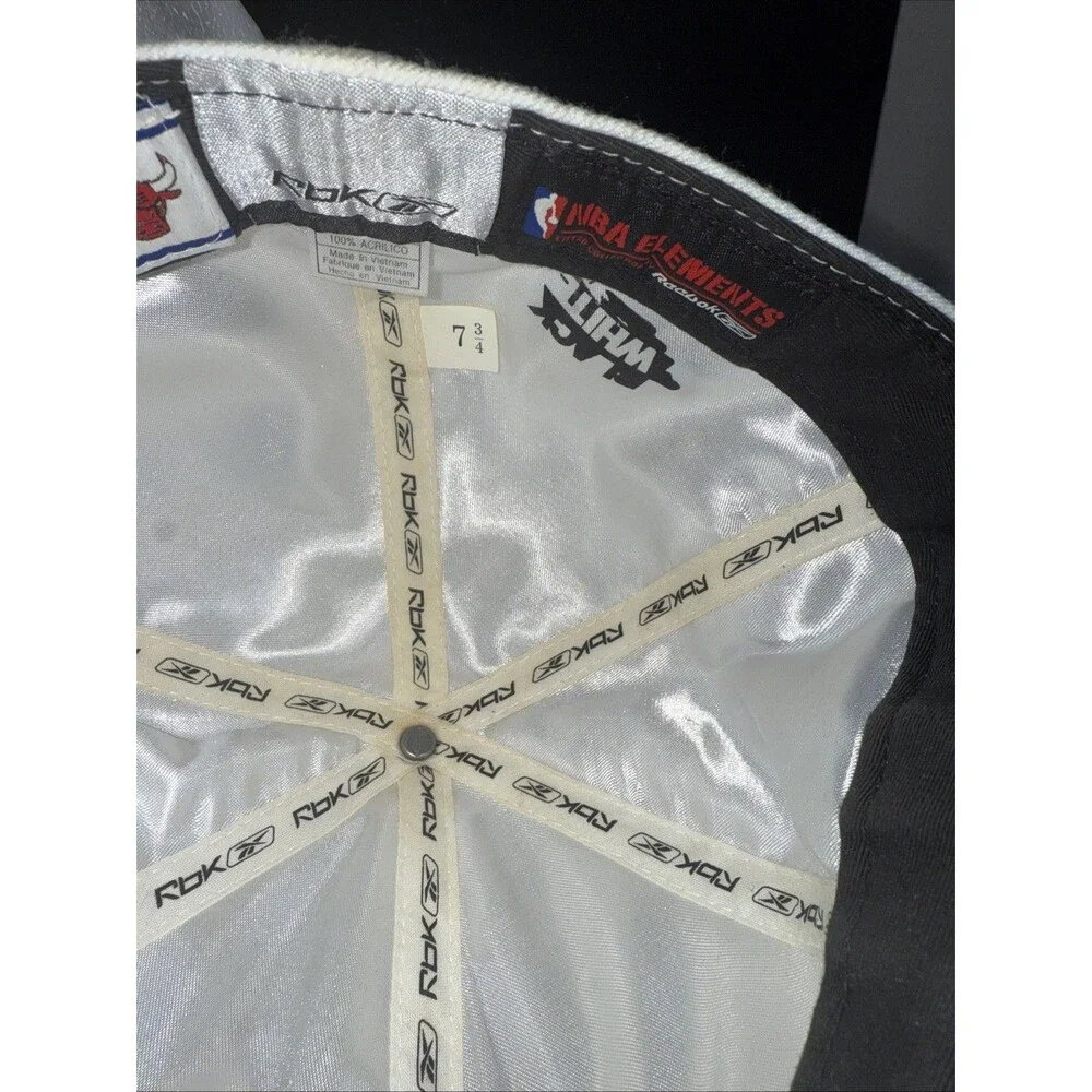 Vintage Chicago Bulls Black/White Reebok Men’s 7 3/4 Fitted Hat